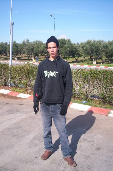 ana fi maknes
